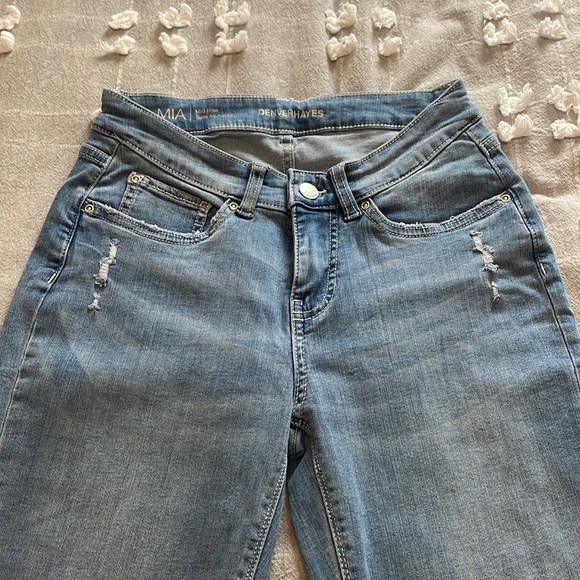Women’s Mid Rise Jeans - Picture 2 of 9